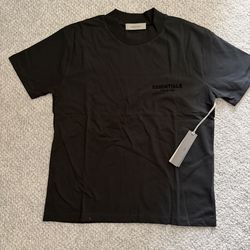 Black essential tee
