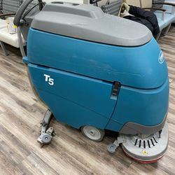 Tennant T5 Auto Floor Scrubber 