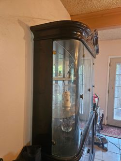 Fine china cabinet in great condition