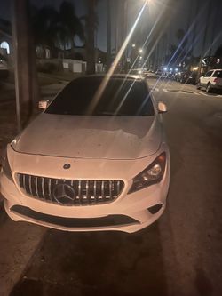White Mercedes benz 2014 cla