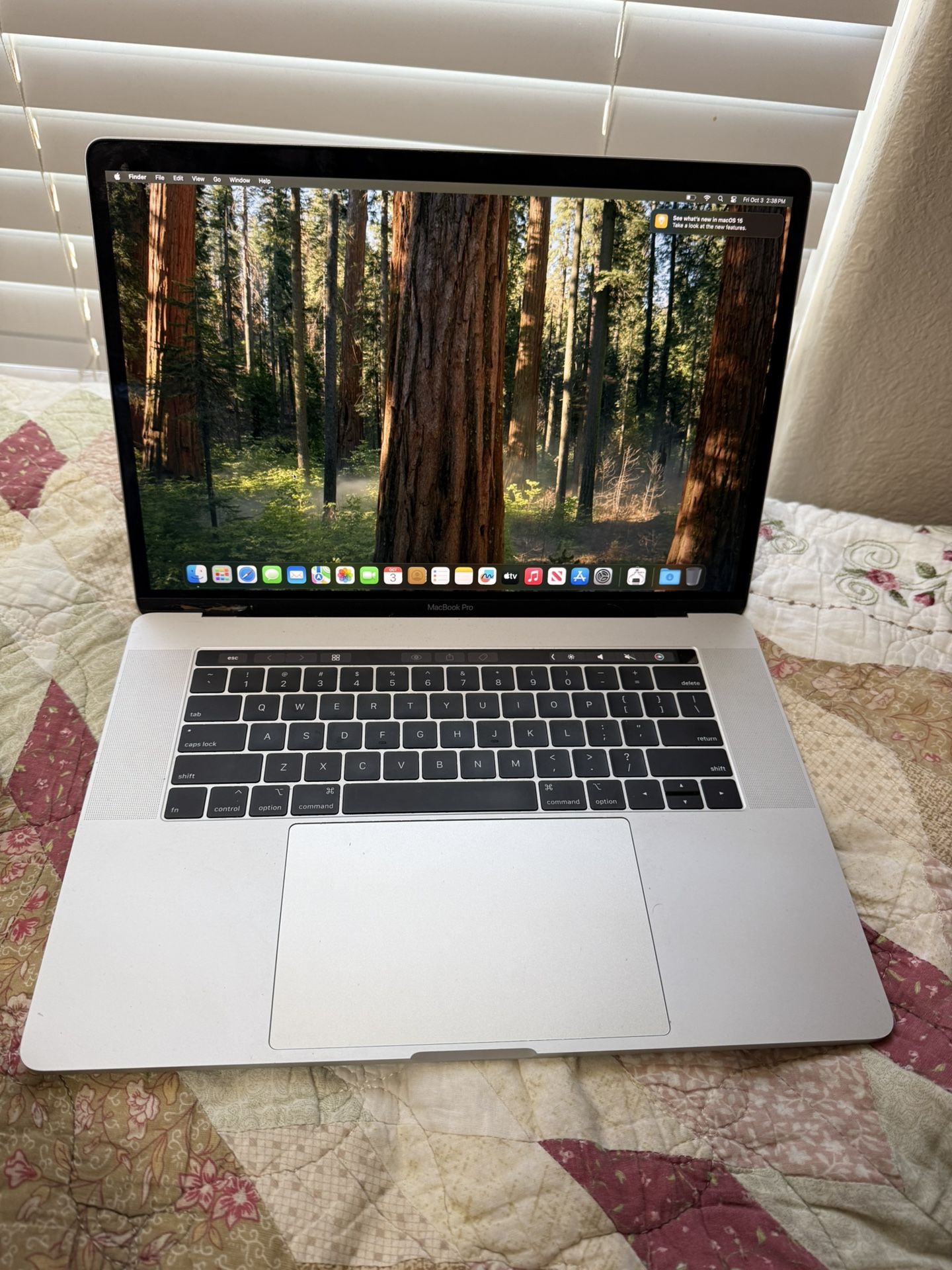 MacBook Pro 2018 15” 256gb i7 16gb ram