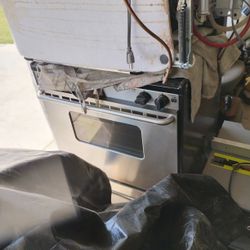 Electric 4 Burner Glass Top Range And Oven 