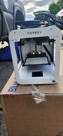 Toybox Alpha 3D printer.