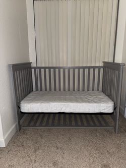 Convertible Baby Crib/Toddler Bed w/ Mattress
