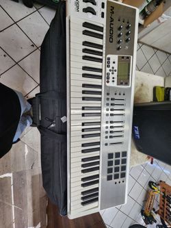 M-Audio Axiom 61 MIDI Keyboard Controller