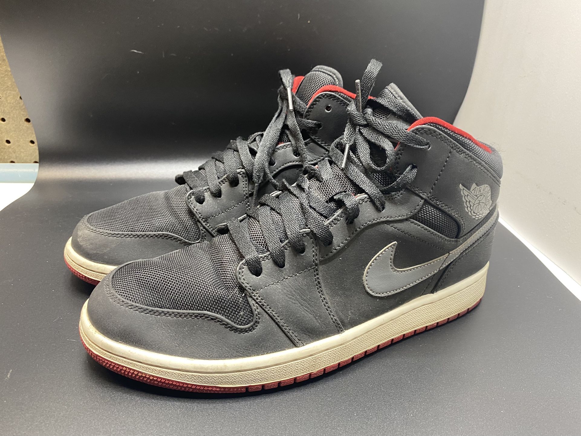 Nike Air Jordan 1 Mid 554724-004 Mens Sz 11 Black Cool Grey-Gym Red 2014