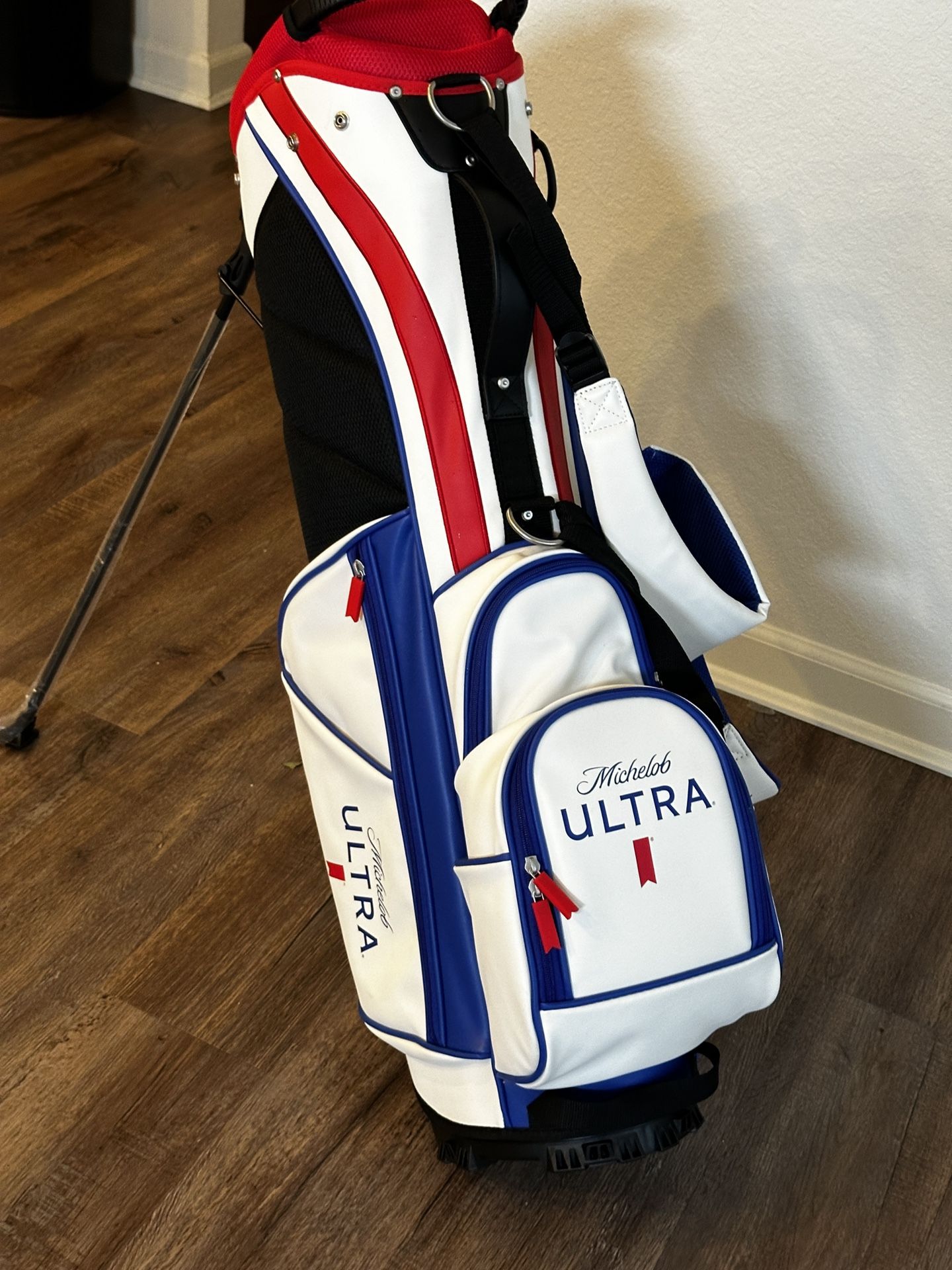 BRAND NEW MICHELOB ULTRA GOLF BAG for Sale in Fort Myers, FL OfferUp