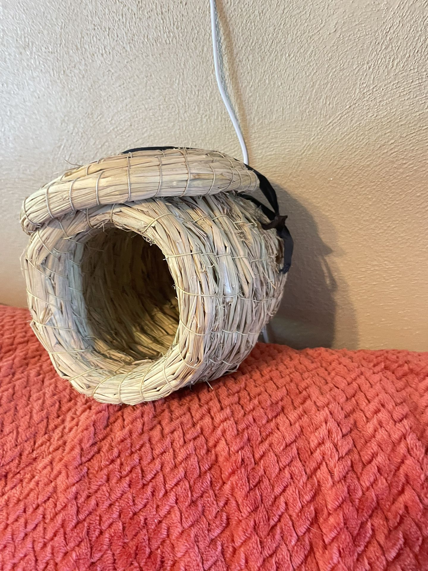 Large Natural Straw Bird Nest W/ 1 Pack Nesting Fiber