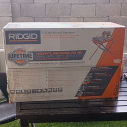 RIDGID 7 in. Wet tile saw with stand.