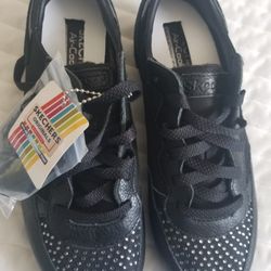 Skechers  Size 7.5