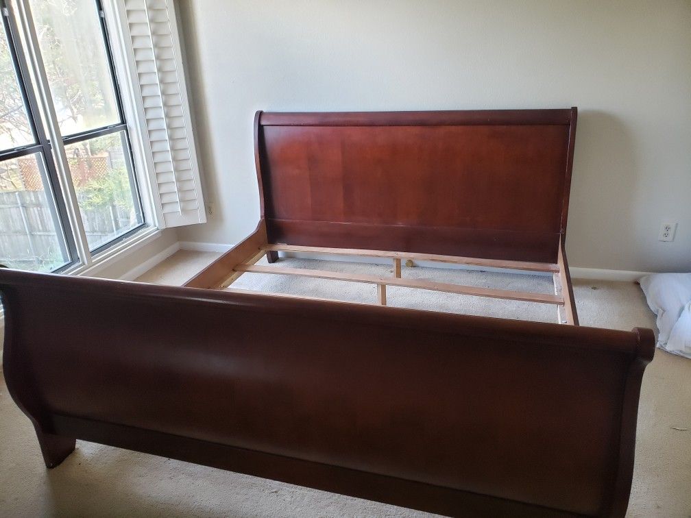 Last Chance! Moving tomorrow: King Size Bed Frame and 5 drawer dresser