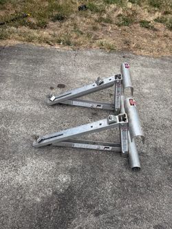 Ladder jacks