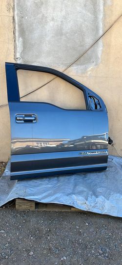 2015/22  Ford crew Cab RH right side front door  shell OEM