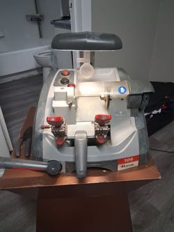 Keyline 106 Semi-Automatic Key Duplicator