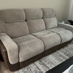Desmond Dual-Power Reclining Loveseat with Console and Charging station