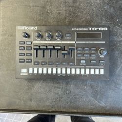 ROLAND RHYTHM PERFORMER TR-6S