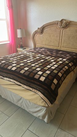 JC Penney Home Collection Aztec Pattern Fleece Blanket