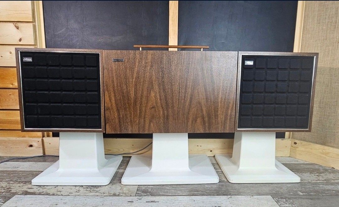 1972 Zenith ALEGRA - Refurbished And Modernized HiFi Turntable Cabinet