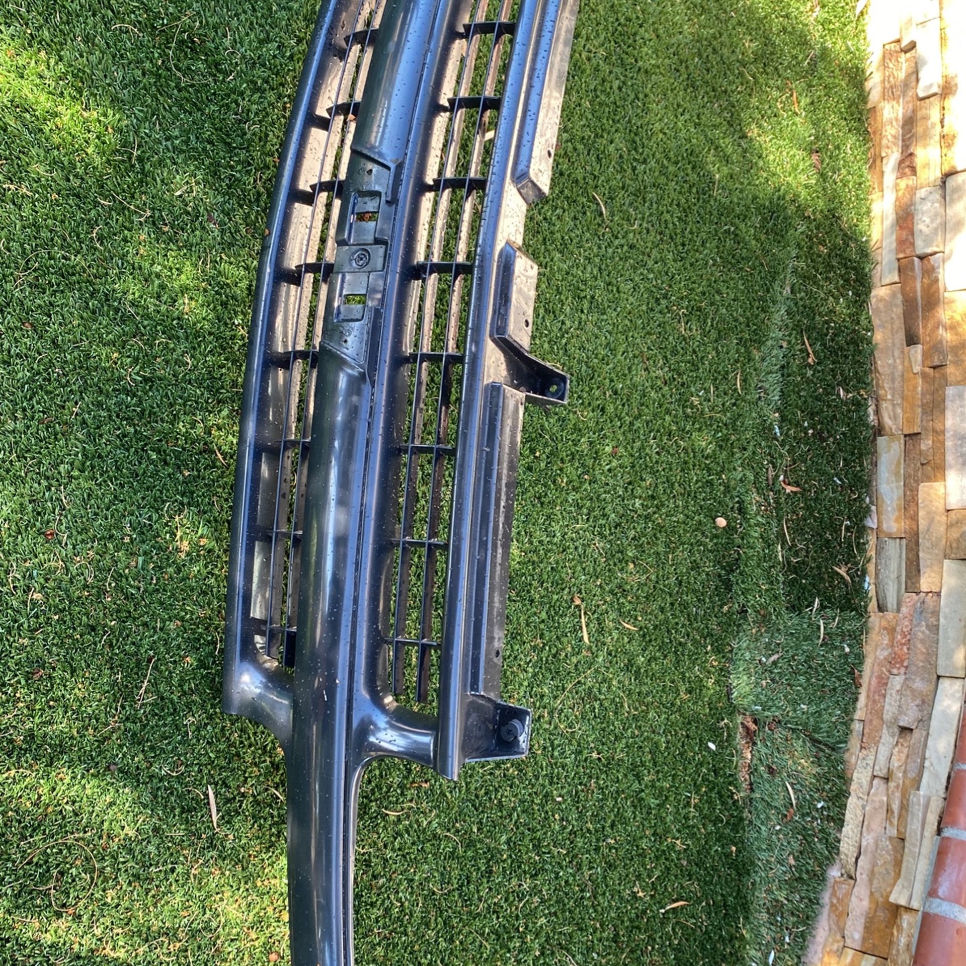 99-06 Chevy Grill
