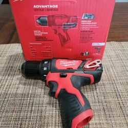 Milwaukee M12 12-Volt Lithium-Ion Cordless 3/8 in. Drill/Driver (Tool-Only)