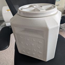 Pet Food Container