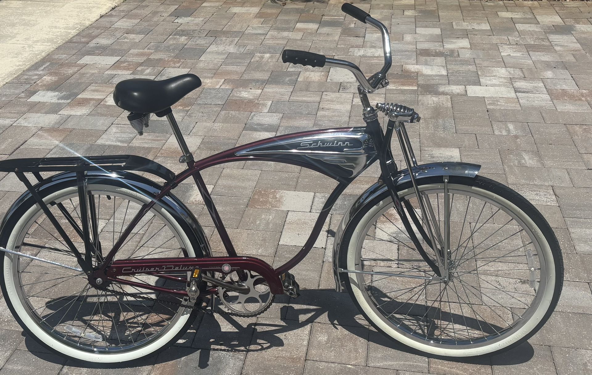 Schwinn Deluxe Cruiser W/Phantom style tank Burgundy, Metallic Men’s 26” Single Speed Bicycle