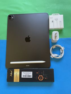 Apple IPad Pro 13”  (M4 chip /OLED display/ 2024 Model) 512GB with keyboard, pen & Accessories 