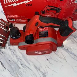 Milwaukee M18 18V Lithium-Ion Cordless 3-1/4 in. Planer