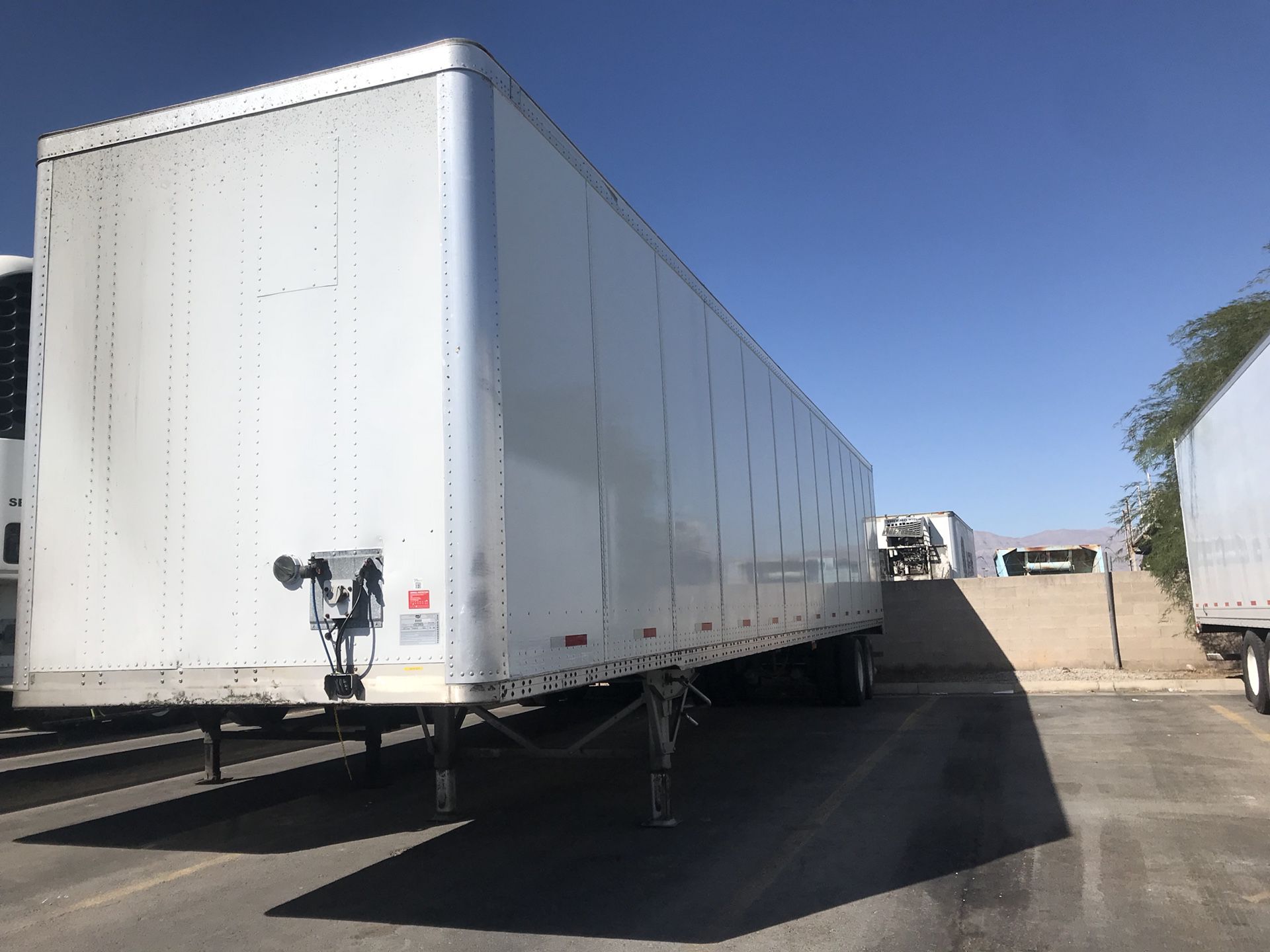 Wabash trailer 2004 air ride price $14,000.00 o better offers