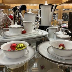 Rosenthal China 120 Pieces Evensong