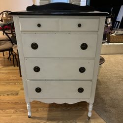 Dresser & Nightstands