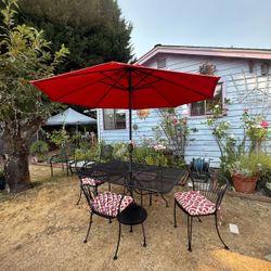Wrought iron table and four matching chairs Rod, iron table and four matching chairs