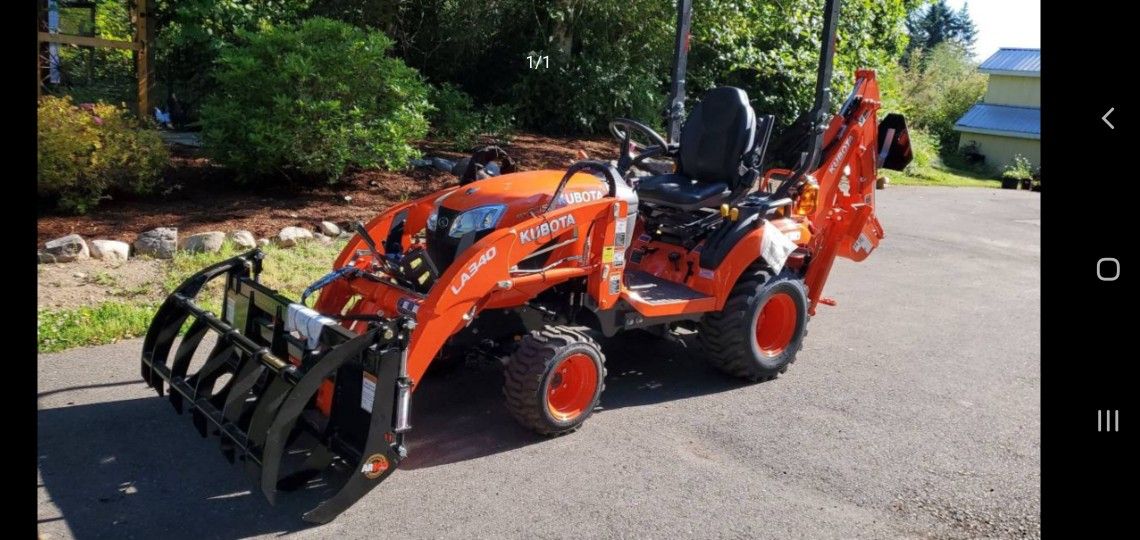 Kubota BX23s 4x4 With Grapple, Loader, And Backhoe With Thumb. Only 42 Hours!