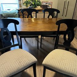 Dining Room Table with 4 Chairs NON-SMOKING 