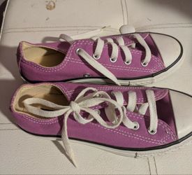 Girls tennis shoes