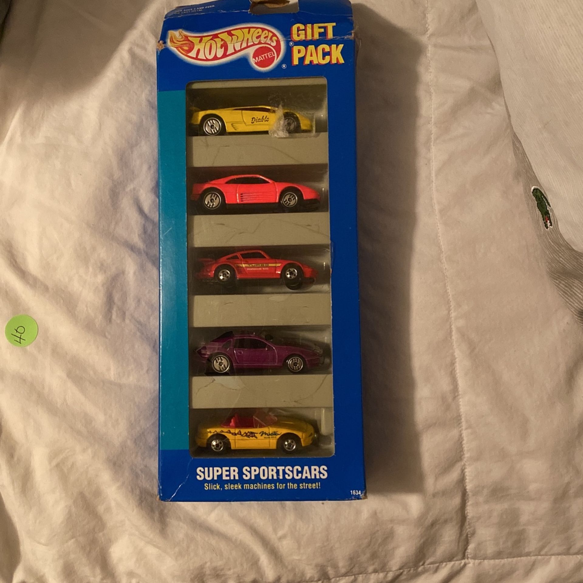Vintage hot wheels gift pack super sports cars box damaged at the top