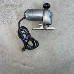 VINTAGE METAL HOUSING WORKING FURY SABRE SAW MODEL no.F-2 by RAM TOOL CORP. does not have metal plate w model number on top