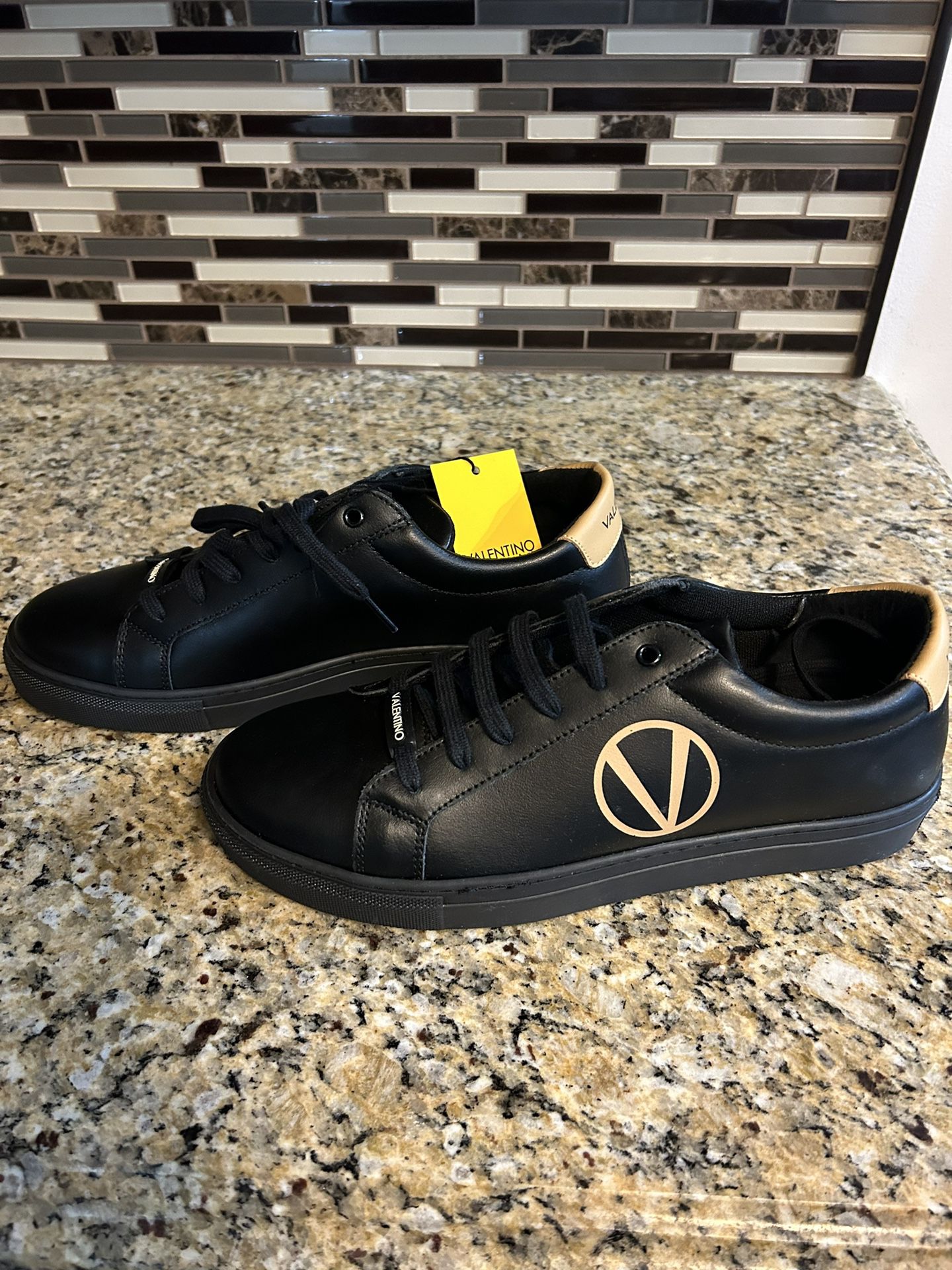 Valentino Sneakers Mens 9.5 Sale NY - OfferUp