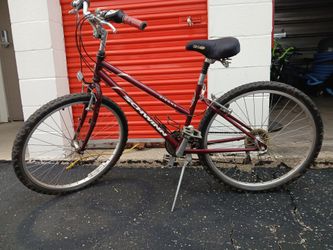 Schwinn Sierra Maroon Womens Bike 26"
