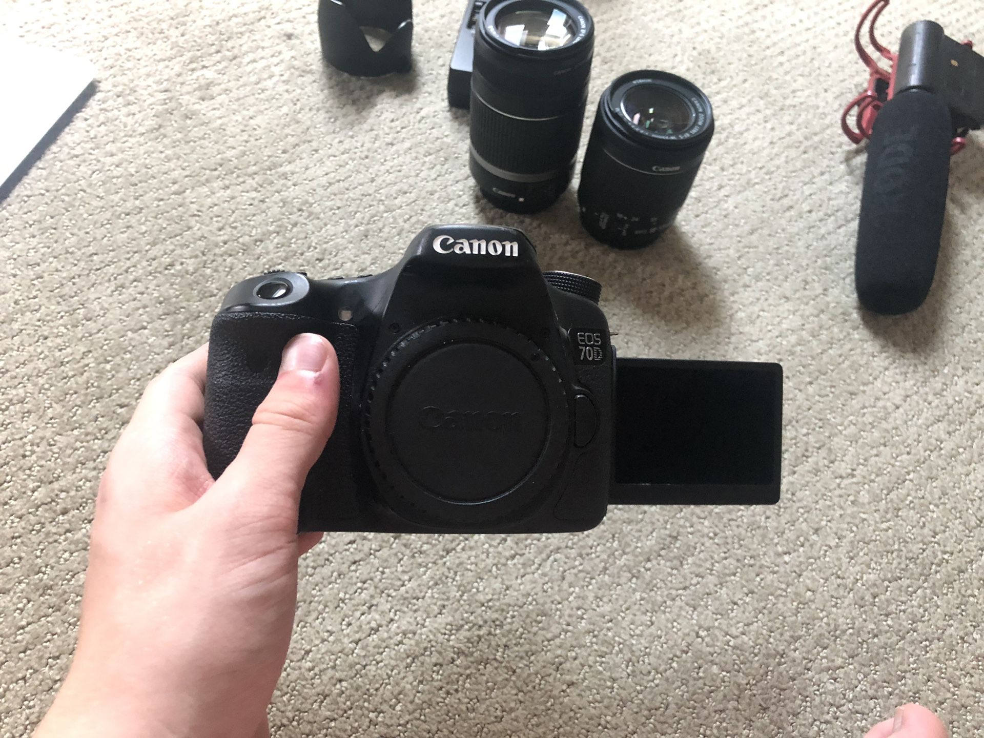 Camera equipment (canon 70d + shotgun mic)
