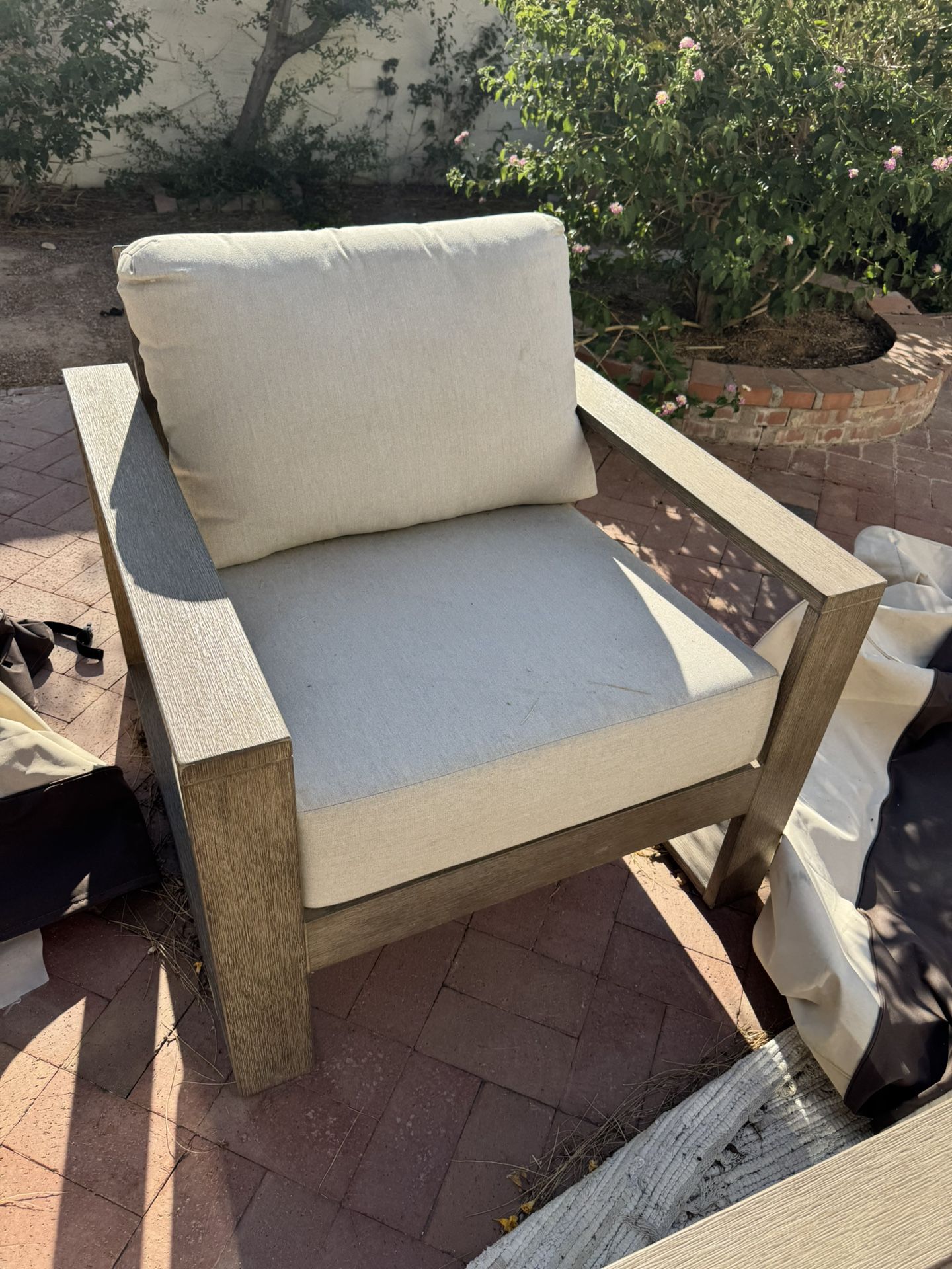 Pickup By Monday 6/23! Outdoor furniture Set