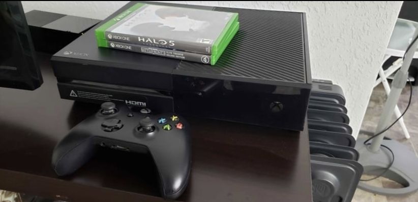 Xbox 1 Console, Black Controller And 2 Games