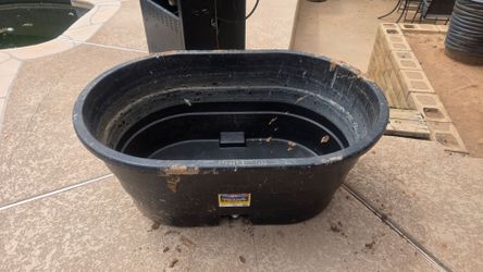 100 Gallon Little Giant Stock Tank