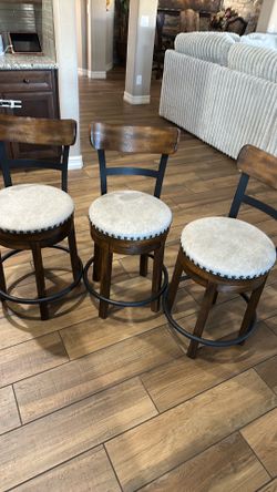 Three barstools 36“ Hx 24“ Seatx 16“