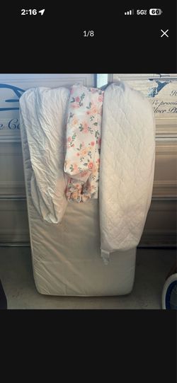 Mattress for cribs with extras take all for $20 great condition hablo español