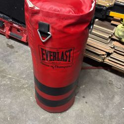 Everlast Choice Of Champions Boxing Bag Red 