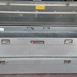 Full Size, Diamond Plate Aluminum Tool Box With Key.