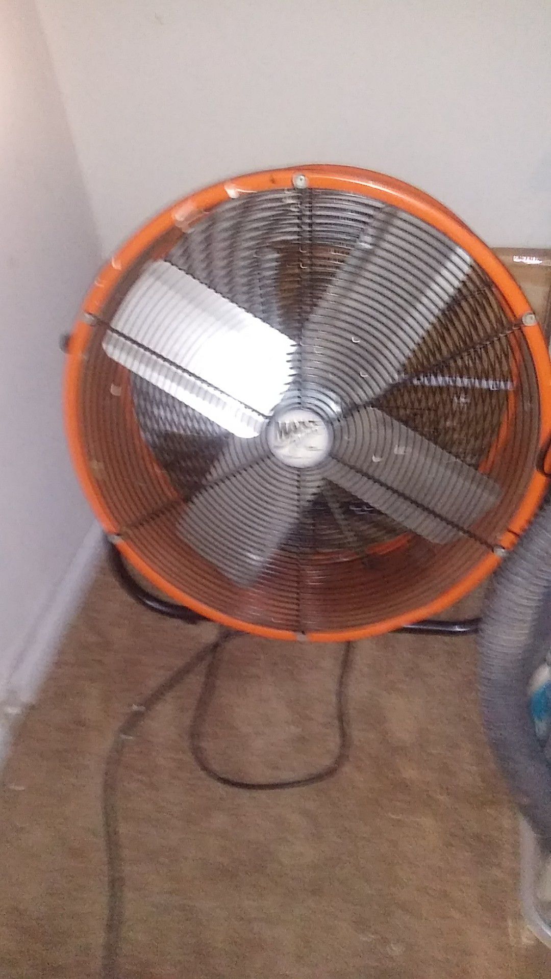 Fan 28 inch shop style fan