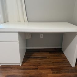 White Desk 