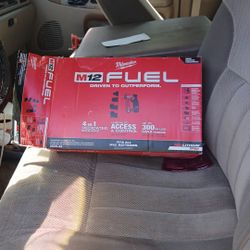 MILWAUKEE DRILL/DRIVER KIT